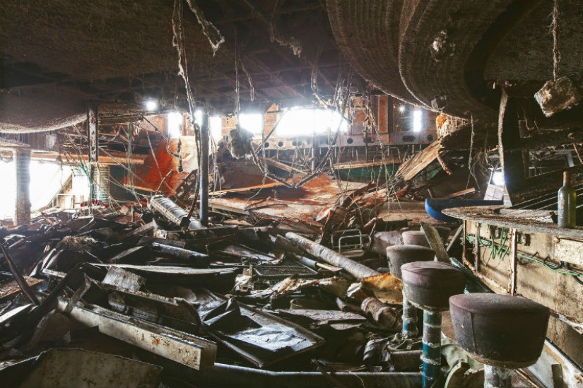 German photographer made his way inside the sunken liner "Costa Concordia"