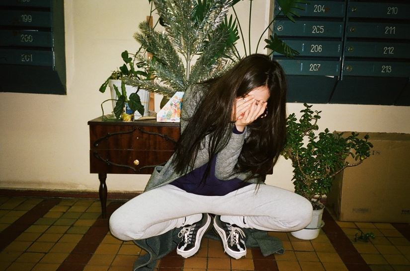 Girls on stairwells - the triumph of post-Soviet entrances Girls on stairwells - the triumph of post-Soviet entrances