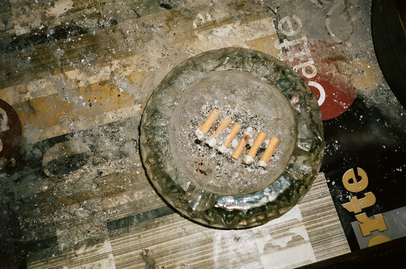 Girls on stairwells - the triumph of post-Soviet entrances Girls on stairwells - the triumph of post-Soviet entrances