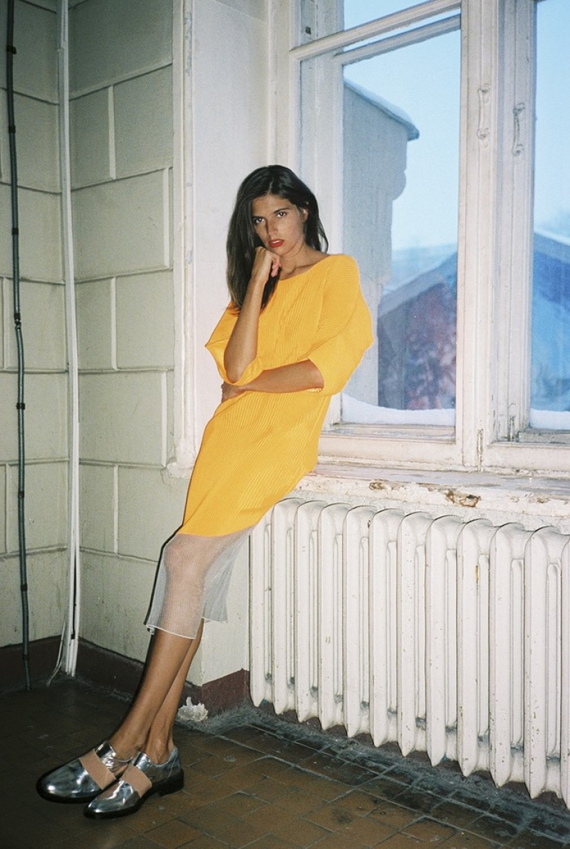 Girls on stairwells - the triumph of post-Soviet entrances Girls on stairwells - the triumph of post-Soviet entrances