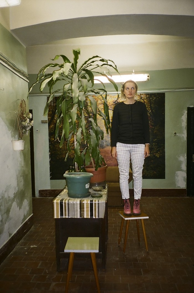 Girls on stairwells - the triumph of post-Soviet entrances Girls on stairwells - the triumph of post-Soviet entrances