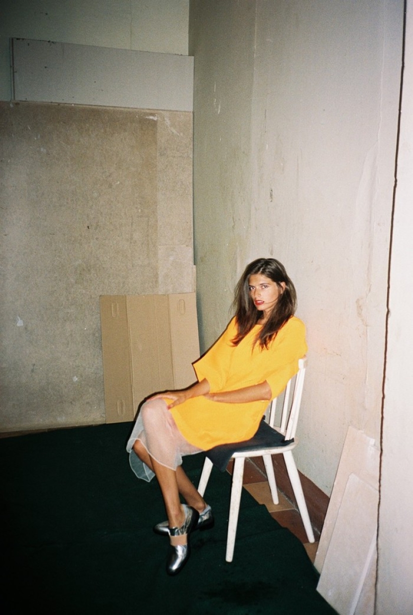 Girls on stairwells - the triumph of post-Soviet entrances Girls on stairwells - the triumph of post-Soviet entrances