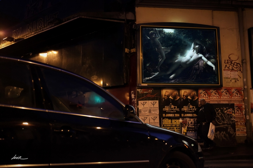 "God, who stole my advertisement?": Frenchman replaced street posters with classic paintings "God, who stole my advertisement?": Frenchman replaced street posters with classic paintings