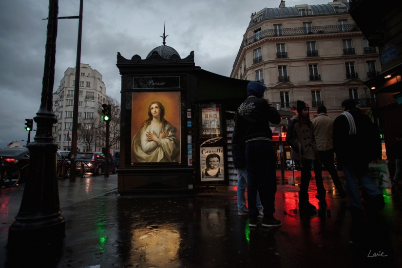 "God, who stole my advertisement?": Frenchman replaced street posters with classic paintings "God, who stole my advertisement?": Frenchman replaced street posters with classic paintings