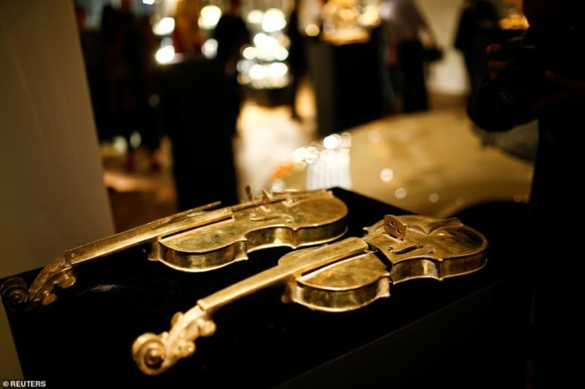 Golden Ferraris, violin and even Napoleon's throne: the main lots of Sotheby's "Midas Touch" auction Golden Ferraris, violin and even Napoleon's throne: the main lots of Sotheby's "Midas Touch" auction