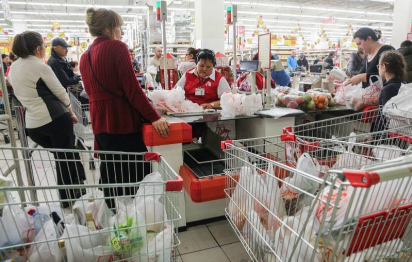 Goodbye, package with packages! What awaits Russians after the adoption of the law banning plastic?
