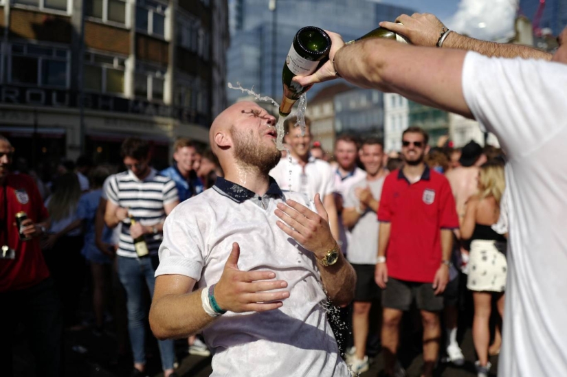 Gracias a Dios, no en Nikolskaya: cómo los fanáticos ingleses celebraron la victoria de su selección
