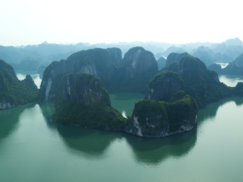 Ha Long is one of the most beautiful bays in the world. Ha Long is one of the most beautiful bays in the world.