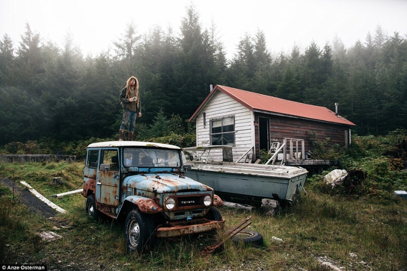 Hacia el desierto, a Alaska: cómo vivir en una isla entre osos y ballenas y no volverse loco