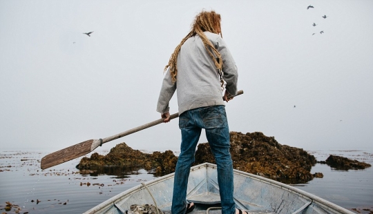 Hacia el desierto, a Alaska: cómo vivir en una isla entre osos y ballenas y no volverse loco