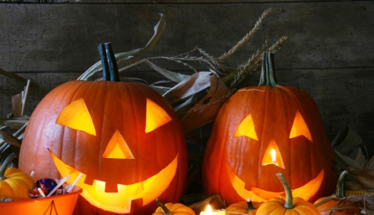 Halloween in the eclipse corridor: traditions and divination