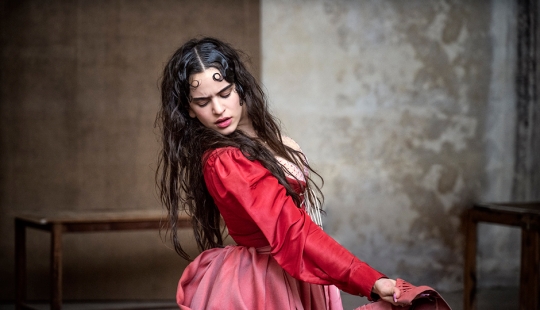 Han aparecido las primeras tomas de la filmación del calendario Pirelli 2020. Y son geniales Han aparecido las primeras tomas de la filmación del calendario Pirelli 2020. Y son geniales