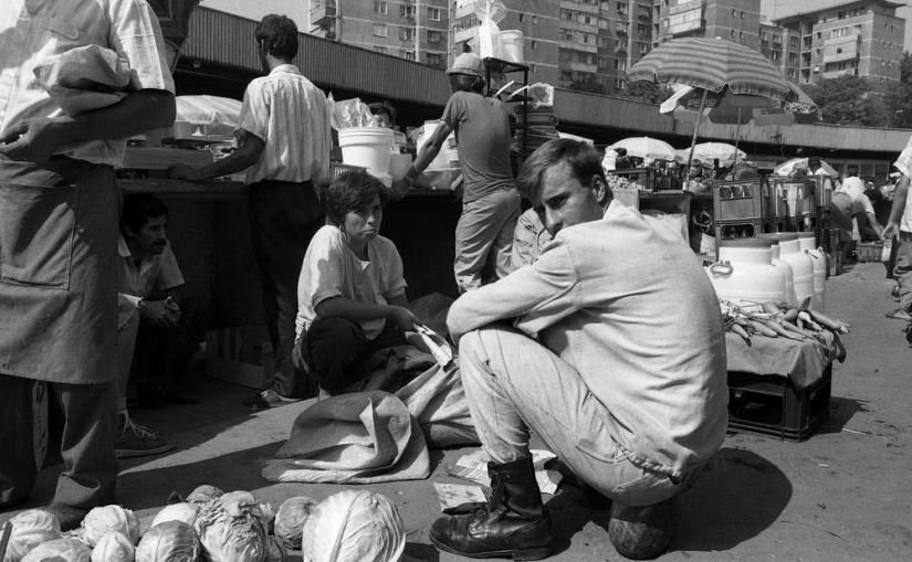 Harsh Romania of the 90s, where flocks of sheep blocked busy streets Harsh Romania of the 90s, where flocks of sheep blocked busy streets
