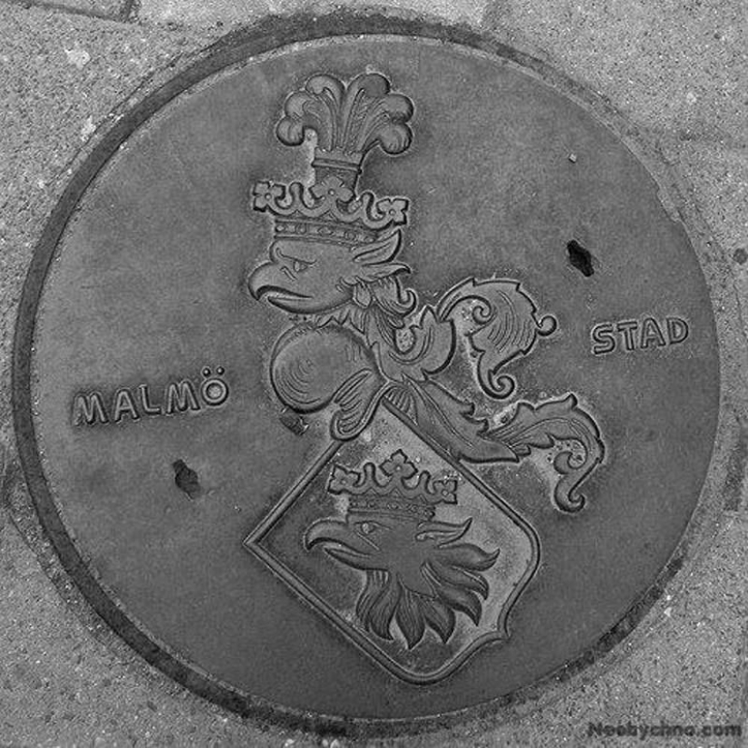 Hatches from different countries of the world Hatches from different countries of the world