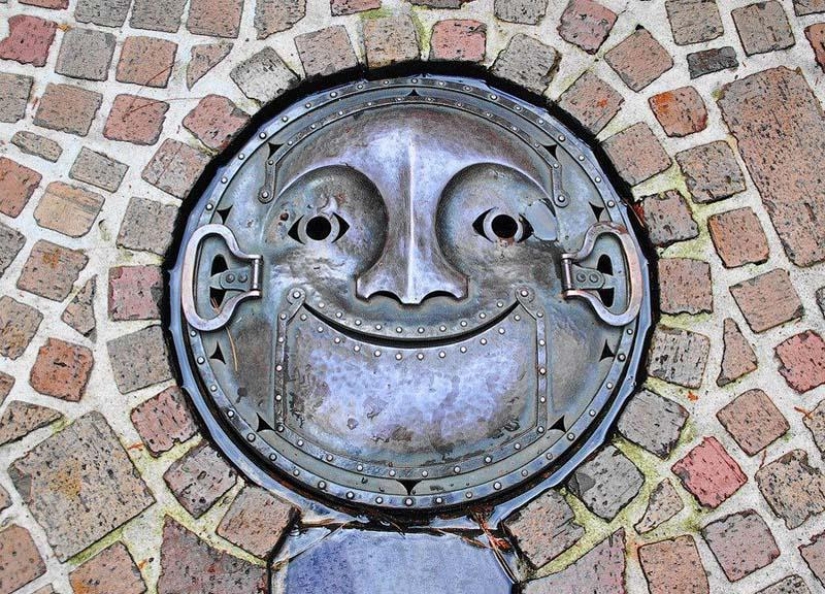 Hatches from different countries of the world Hatches from different countries of the world