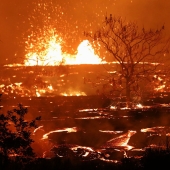 Hawaii is burning with blue flames: the eruption of the Kilauea volcano is gaining momentum Hawaii is burning with blue flames: the eruption of the Kilauea volcano is gaining momentum
