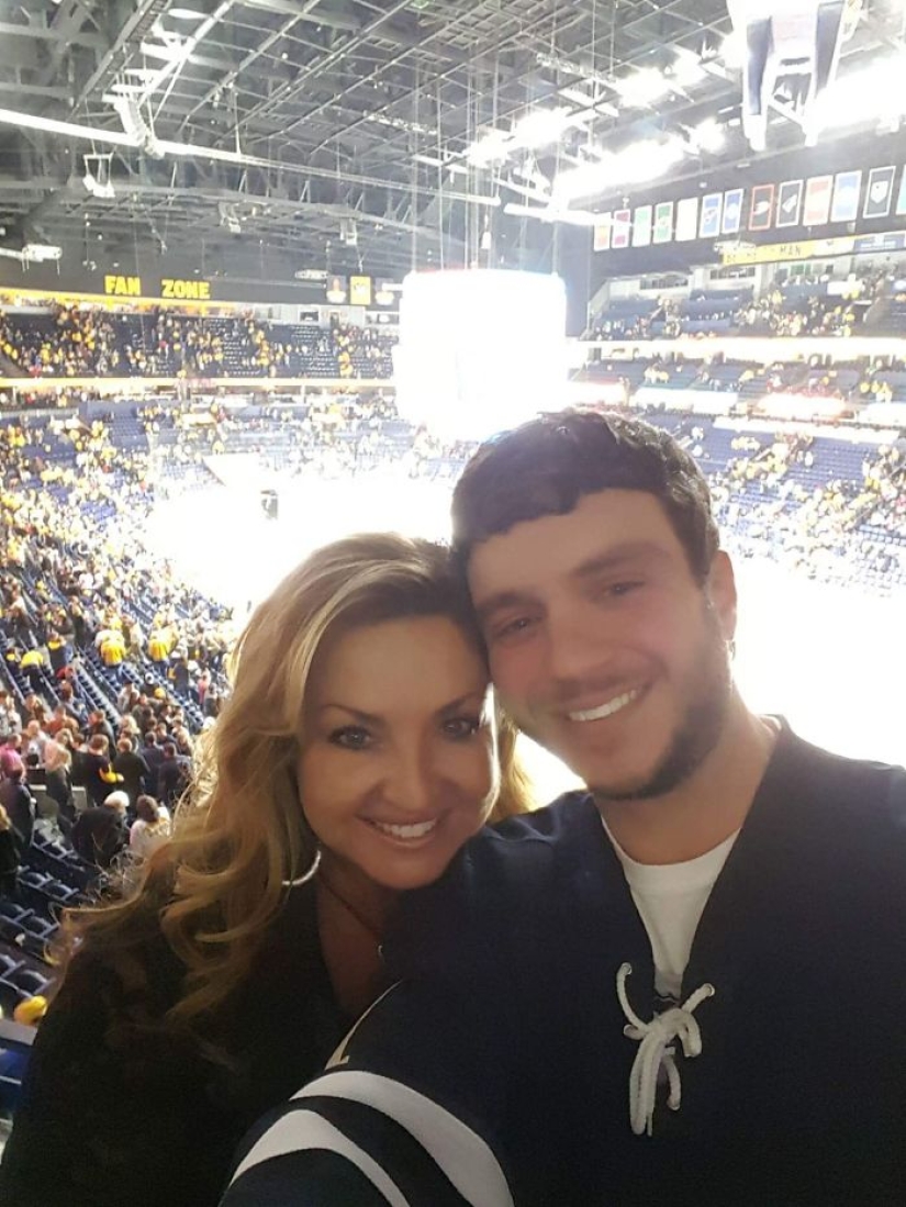 "He overshadowed Mom": stories of people who behaved heroically during the Las Vegas shooting "He overshadowed Mom": stories of people who behaved heroically during the Las Vegas shooting