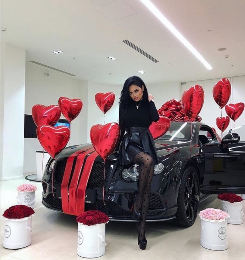 Heart of pure gold: what do the richest and most glamorous give for Valentine's Day