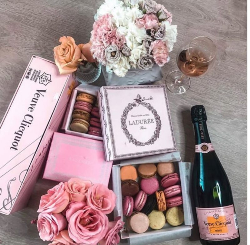 Heart of pure gold: what do the richest and most glamorous give for Valentine's Day