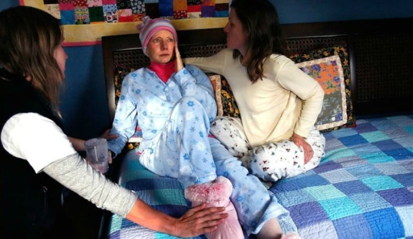 Heavy and beautiful photos documenting the love of a young dying mother