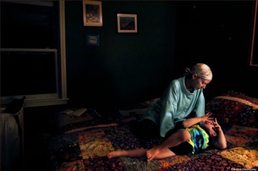 Heavy and beautiful photos documenting the love of a young dying mother