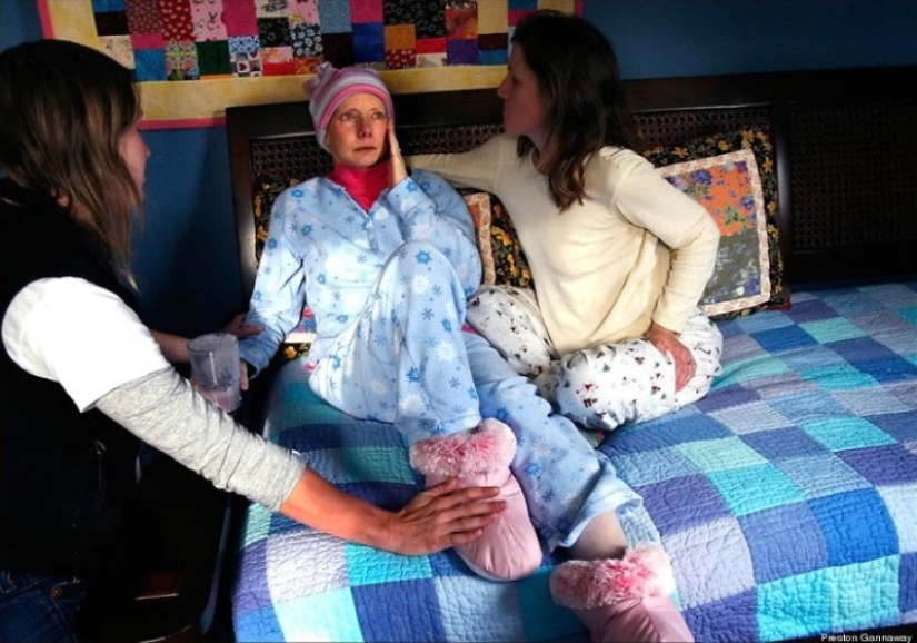 Heavy and beautiful photos documenting the love of a young dying mother
