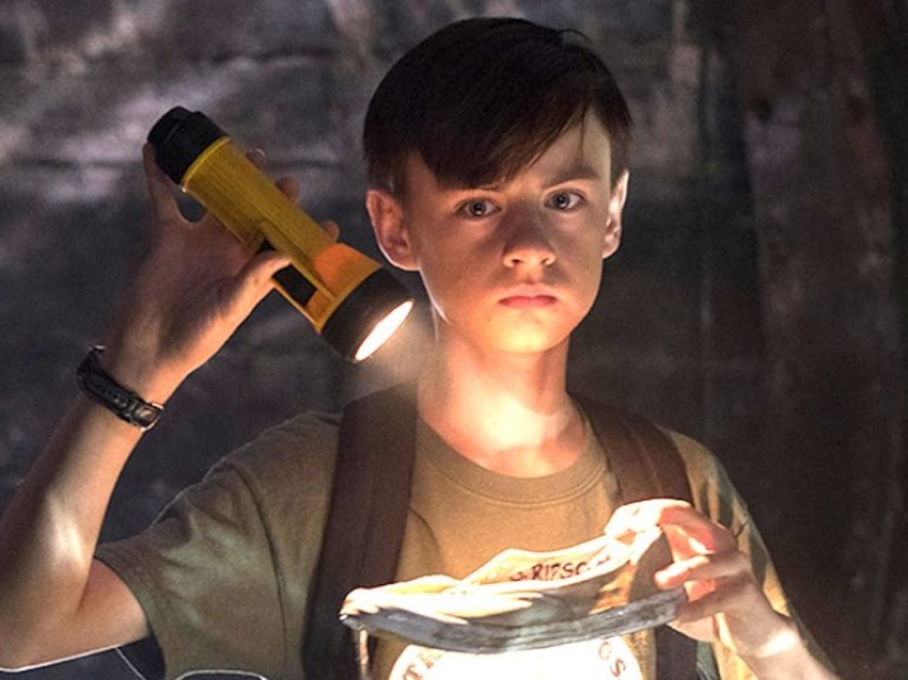Here are the adult cast members of the IT sequel and who they play