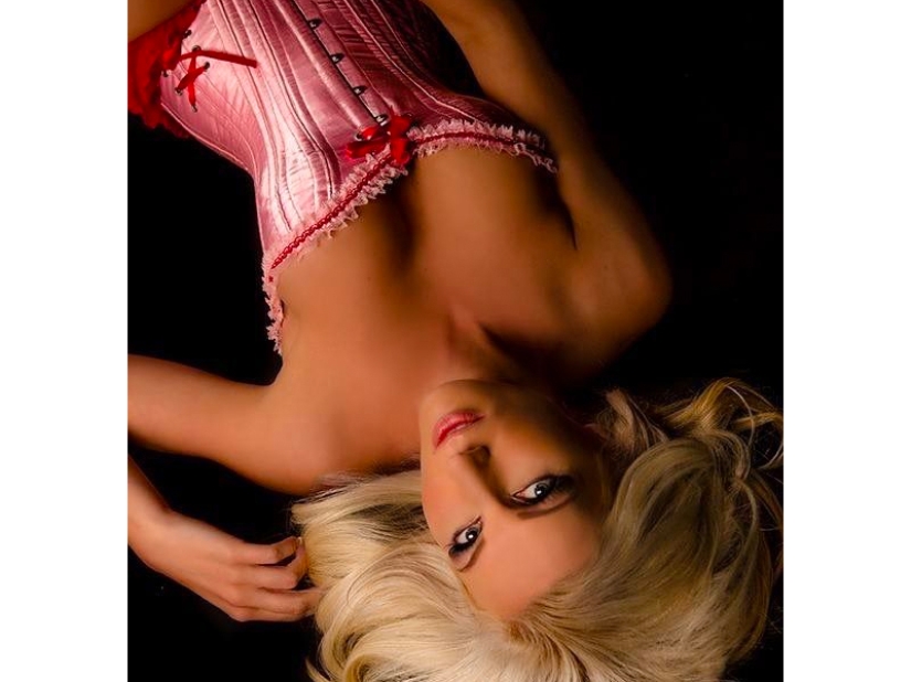 Hermosas chicas en corsés: 20 fotos.