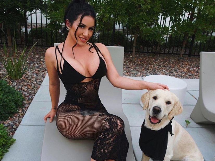 Hermosas chicas y sus amigos de cuatro patas: 25 fotos