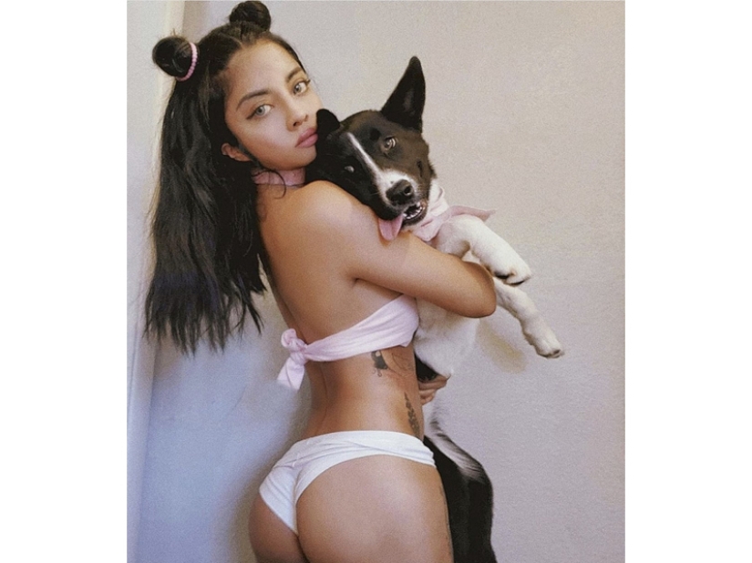 Hermosas chicas y sus amigos de cuatro patas: 25 fotos