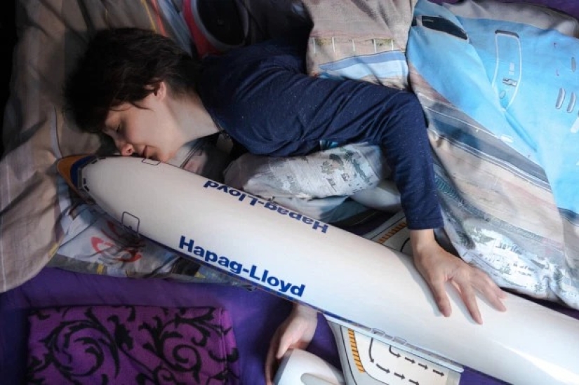 High feelings: 30-year-old German woman wants to marry a plane