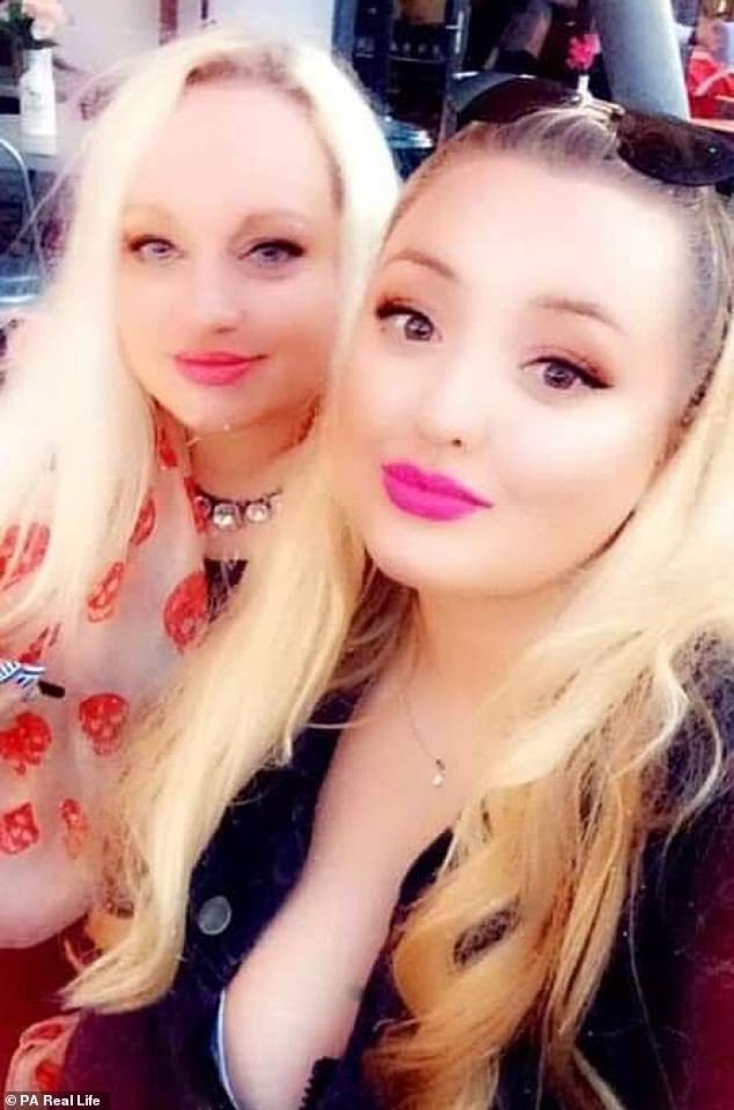 Hijas-madres: mujer británica de 41 años pasa el rato en clubes con su hija y sus amigas