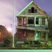 Hombre lituano toma fotos para sobrellevar los dolores de cabeza después de un accidente