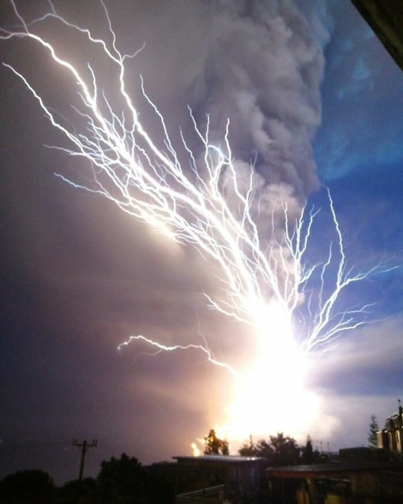 Horror, fear and beauty: the full power of Taal volcano in photos Horror, fear and beauty: the full power of Taal volcano in photos