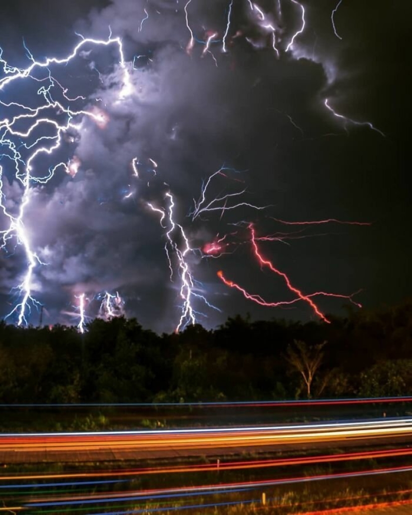 Horror, fear and beauty: the full power of Taal volcano in photos Horror, fear and beauty: the full power of Taal volcano in photos