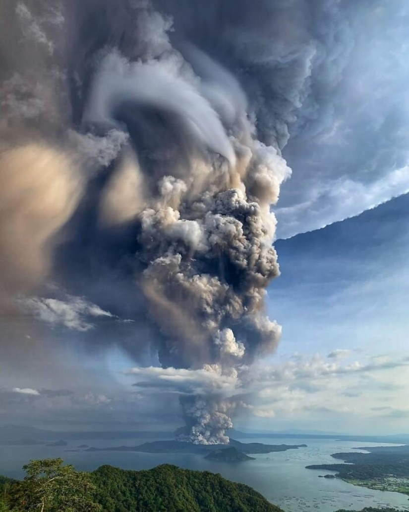 Horror, miedo y belleza: todo el poder del volcán Taal en fotos