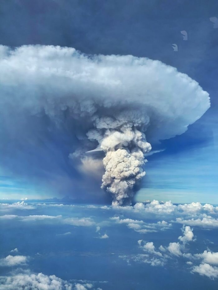 Horror, miedo y belleza: todo el poder del volcán Taal en fotos