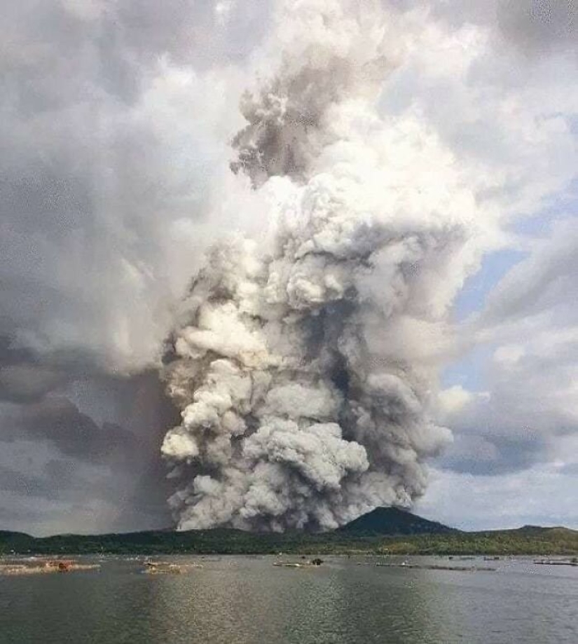 Horror, miedo y belleza: todo el poder del volcán Taal en fotos