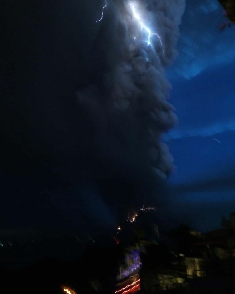 Horror, miedo y belleza: todo el poder del volcán Taal en fotos