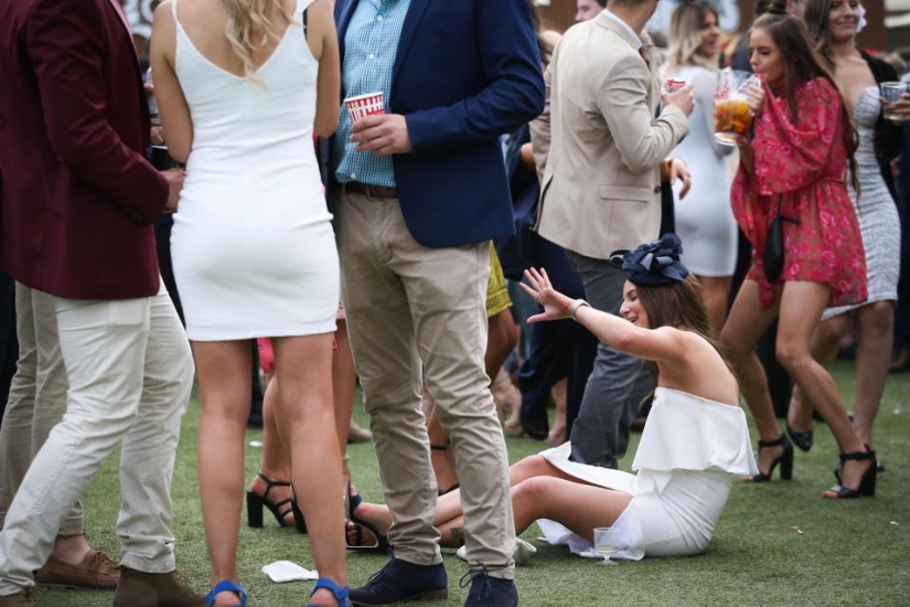 Horse aunts: Aussies had a full party at a horse racing tournament