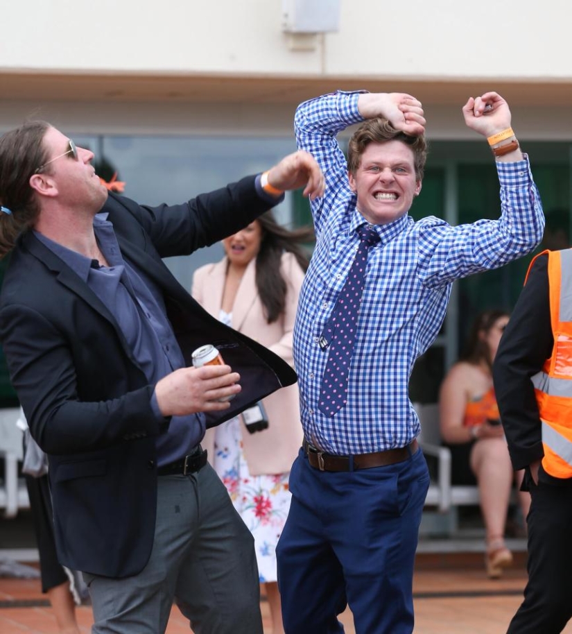Horse aunts: Aussies had a full party at a horse racing tournament