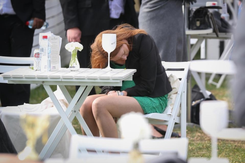 Horse aunts: Aussies had a full party at a horse racing tournament