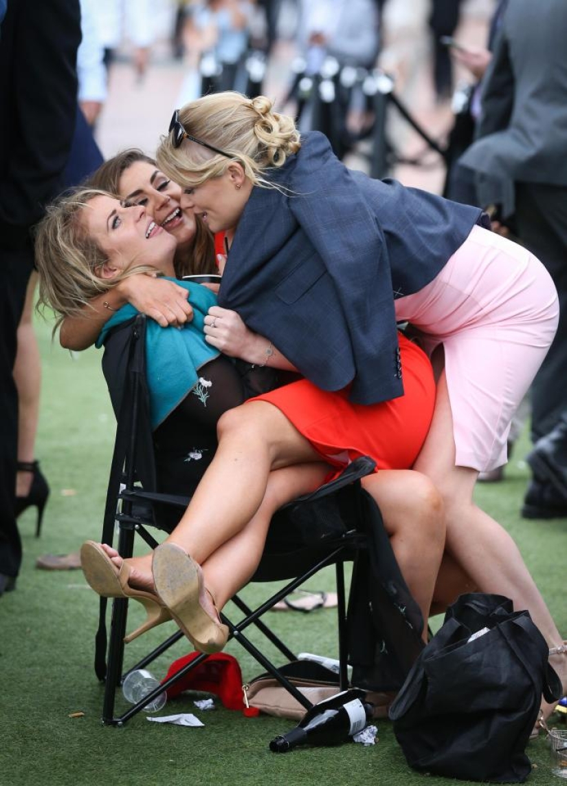 Horse aunts: Aussies had a full party at a horse racing tournament