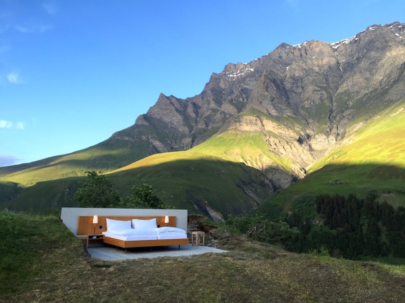 Hotel without walls and ceiling with the best view of the Swiss Alps Hotel without walls and ceiling with the best view of the Swiss Alps