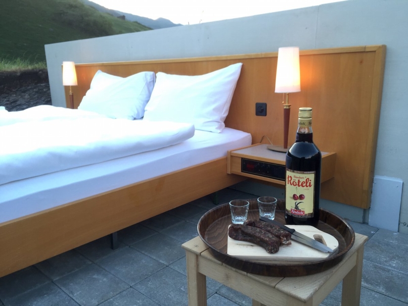 Hotel without walls and ceiling with the best view of the Swiss Alps Hotel without walls and ceiling with the best view of the Swiss Alps