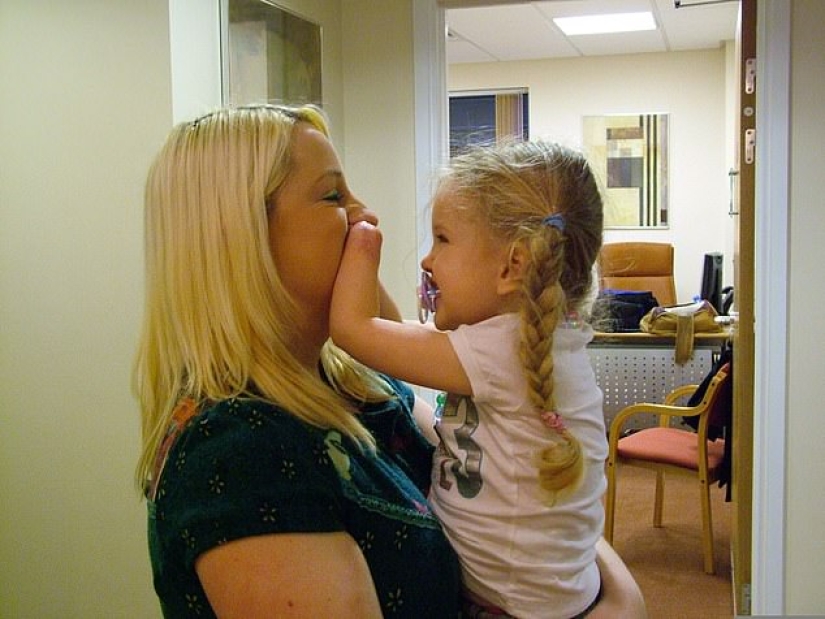 How a 13-year-old girl with bionic prostheses instead of hands became a professional makeup artist