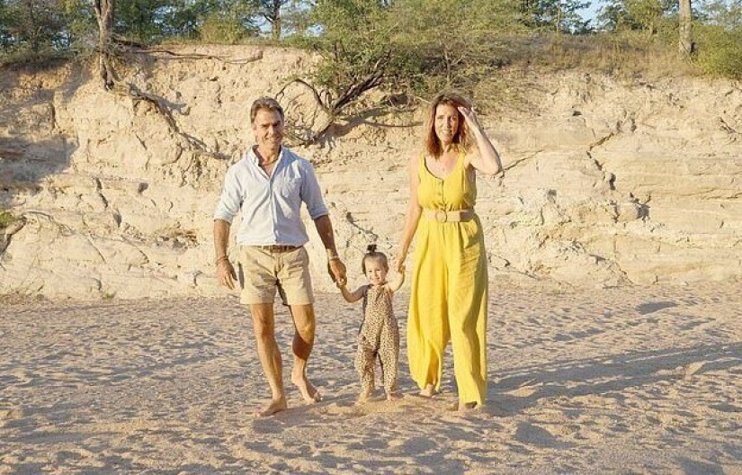 How a 2-year-old baby made friends with wild hyenas How a 2-year-old baby made friends with wild hyenas