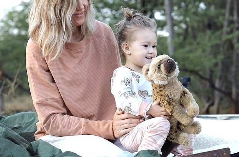 How a 2-year-old baby made friends with wild hyenas How a 2-year-old baby made friends with wild hyenas