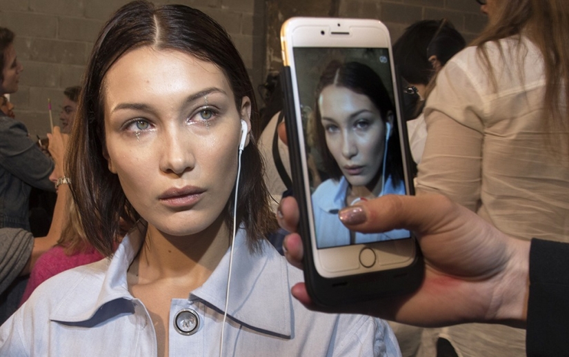 How a phone and a computer age the skin: a young woman was horrified by the effects of radiation on her face