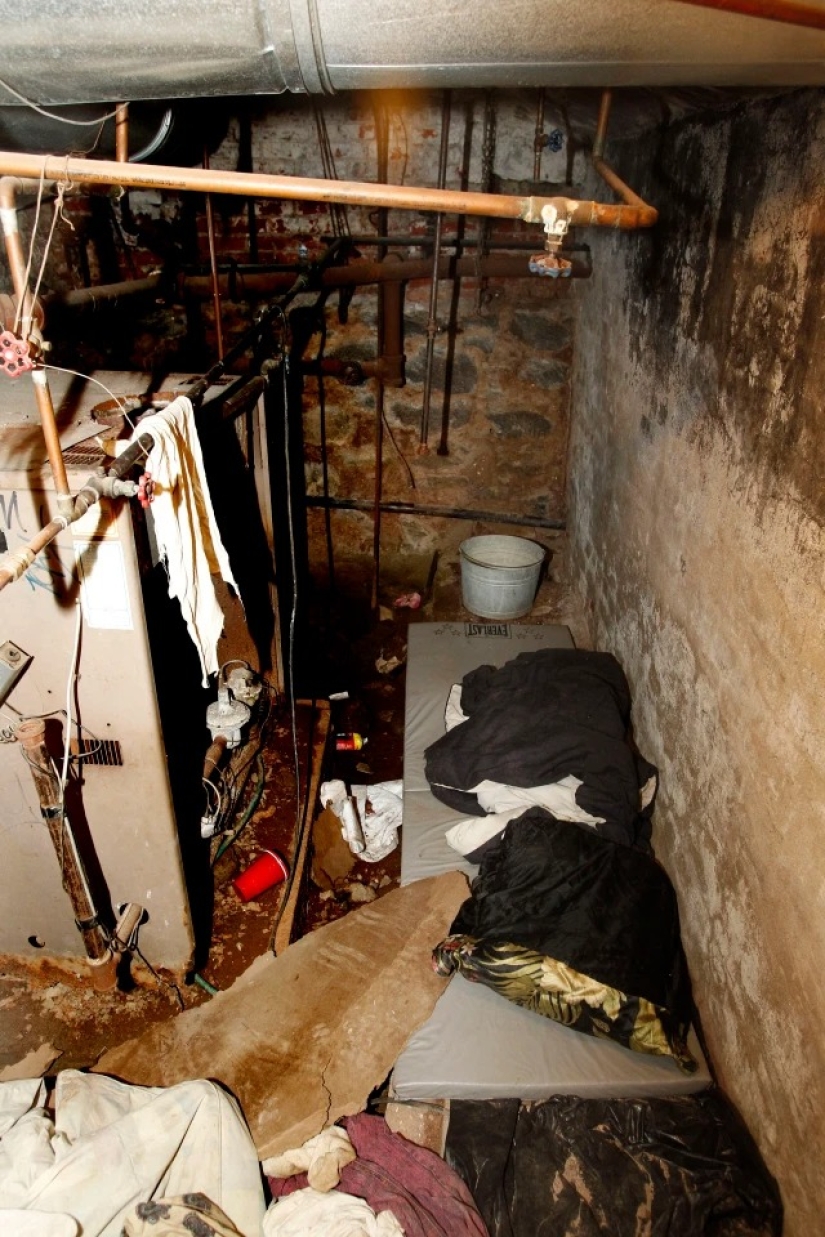 How an American woman lives in her own small harem with four men